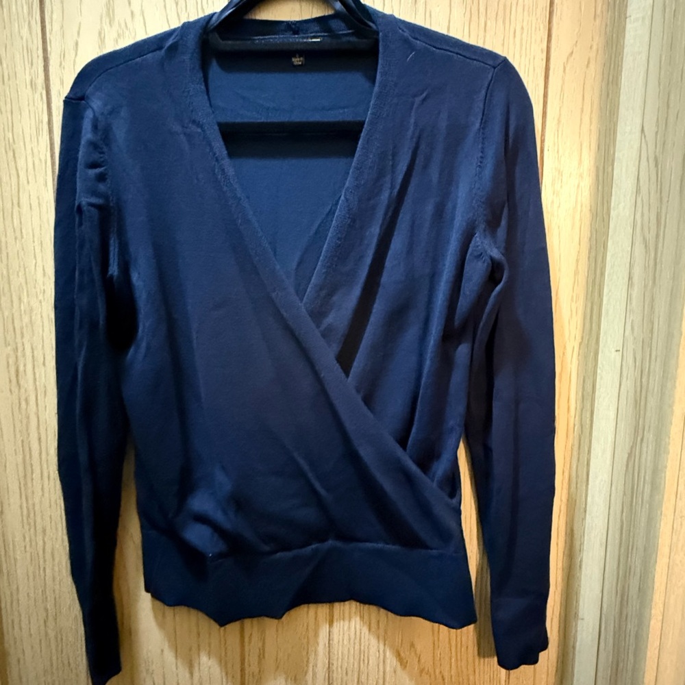5/$20 - Classic Navy V-Neck Sweater for Women